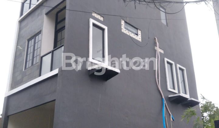 RUMAH TINGGAL TIGA LANTAI SIAP HUNI LOKASINYA STRATEGIS, NYAMAN, ASRI, SEHAT DAN TENANG PONDOK KELAPA JAKARTA TIMUR  2