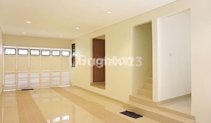 THREE AND A HALF STORY NEW RESIDENTIAL HOUSE READY TO OCCUPY EASY ACCESS TO EVERYWHERE VERY STRATEGIC LOCATION IN SUNTER NORTH JAKARTA THREE AND A HALF STORY NEW RESIDENTIAL HOUSE READY TO OCCUPY EASY ACCESS TO EVERYWHERE VERY STRATEGIC LOCATION IN SUNTER NORTH JAKARTA