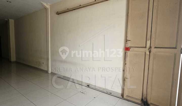 2 Shophouses, Nyatu Interior, in the Cigondewah Area, Suitable for Shop and Warehouse 2