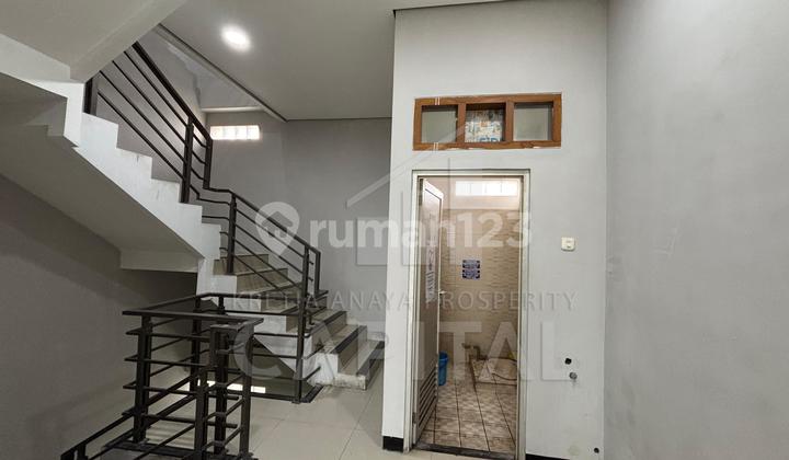 3-Story Commercial Shop House on Mainroad Boong Soang, Buah Batu Extension, Bandung 2