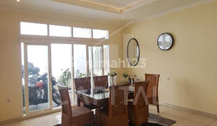 Rumah Cantik 2 Lantai Semi Furnished di Pusat Kota Simpang Lima Rumah Cantik 2 Lantai Semi Furnished di Pusat Kota Simpang Lima