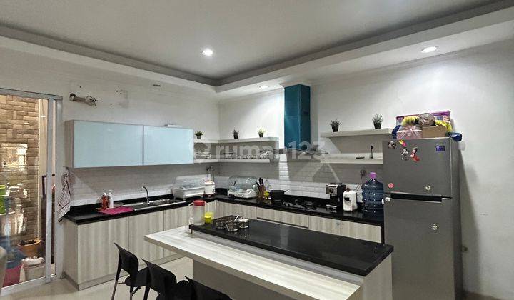 Rumah 2 Lantai Perumahan City Resort Palem