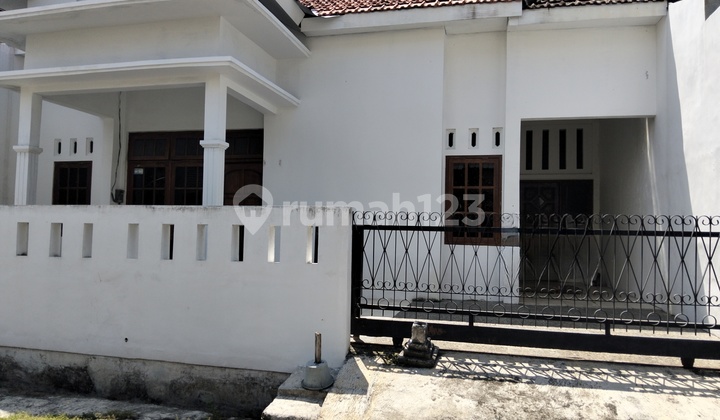 Ready-to-occupy house in the city center near Majapahit in Turangga Semarang. 1