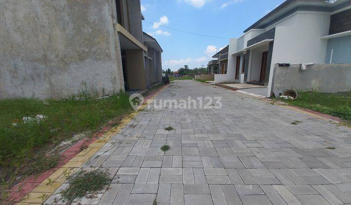 Rumah Semi Furnished SHM di Jalan Purwomartani  2