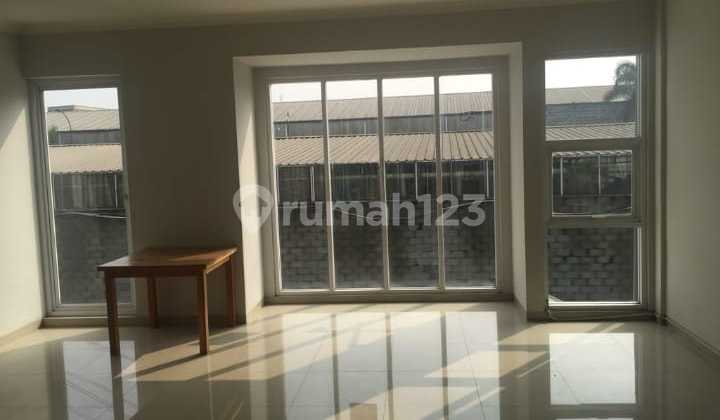 Holis Regency Ready-to-Use Shop House Bandung 2