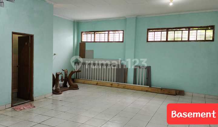 For Quick Sale 3-Story Shop House on Cihampelas Main Road Bandung 2