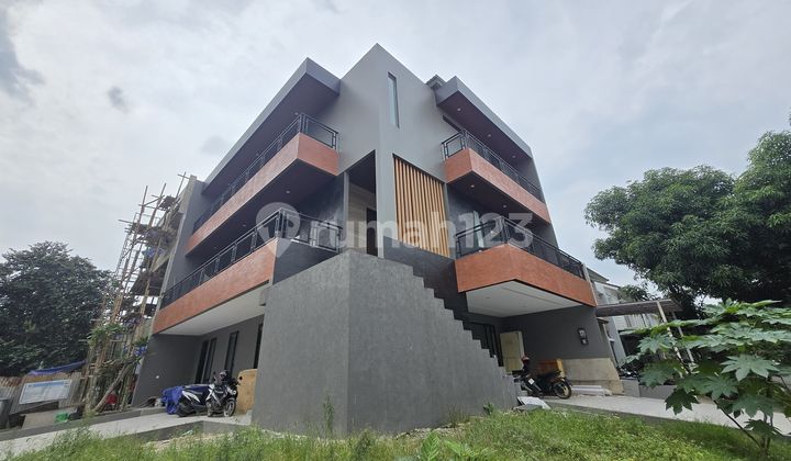 Rumah 3 Lantai Sutera Feronia Park Alam Sutera Private Lift Rumah 3 Lantai Sutera Feronia Park Alam Sutera Private Lift