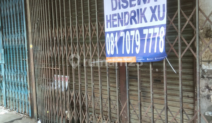 For rent, Kebon Jeruk parts kiosk. 26 square meters. Strategic location.