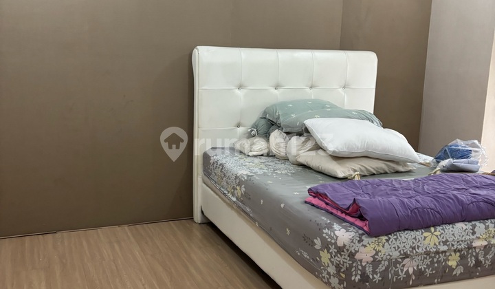 For sale. Cheap. Rare. 2 Rooms Converted to Studio, Spacious and Airy. @ Hook 2