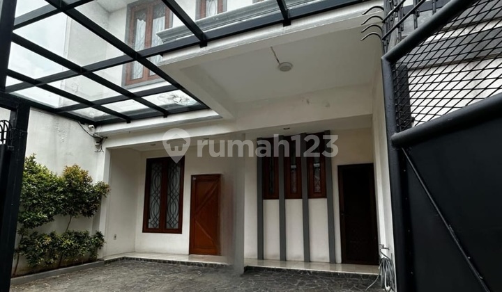 Murah! Dijual Cepat Rumah Mewah Minimalis 2 Lantai Kayu Putih