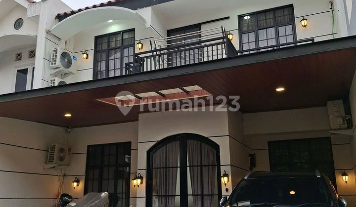 Jarang Ada! Dijual Cepat Rumah Renovasi American Classic Dalam Cluster Kelapa Gading