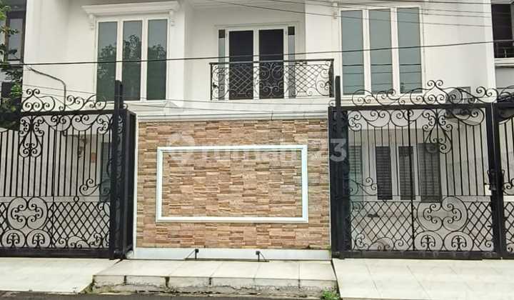 Rush Sale 3-Story Luxury Home in Gading Kirana, Ready to Occupy Rush Sale 3-Story Luxury Home in Gading Kirana, Ready to Occupy