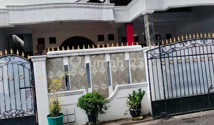 RUMAH LUAS MODEL LAMA DI BUARAN JAKARTA TIMUR DEKAT DENGAN SEKOLAH IKIFA FARMASI RUMAH LUAS MODEL LAMA DI BUARAN JAKARTA TIMUR DEKAT DENGAN SEKOLAH IKIFA FARMASI