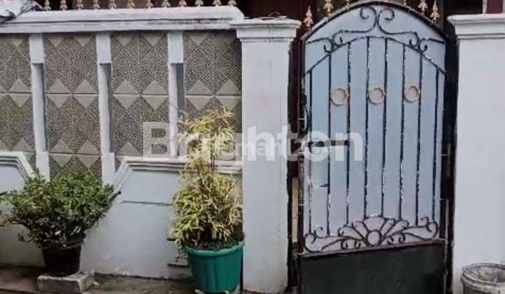 RUMAH LUAS MODEL LAMA DI BUARAN JAKARTA TIMUR DEKAT DENGAN SEKOLAH IKIFA FARMASI 1