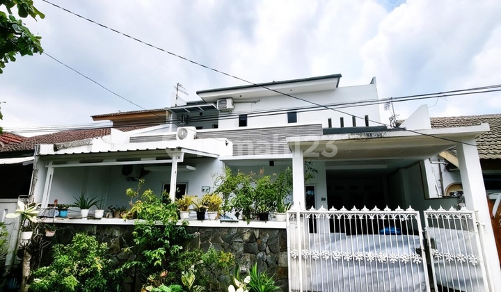 House with Strategic Location, Land Size 100, 5 Bedrooms in Pekayon Bekasi House with Strategic Location, Land Size 100, 5 Bedrooms in Pekayon Bekasi