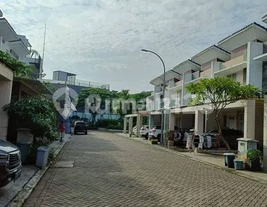 Rumah 2 Lantai Bagus di Puri Indah , Jakarta Barat 1