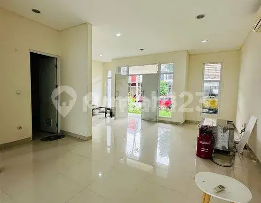 Rumah 2 Lantai Bagus di Green Lake city Cluster Amerika , Jakarta Barat 1