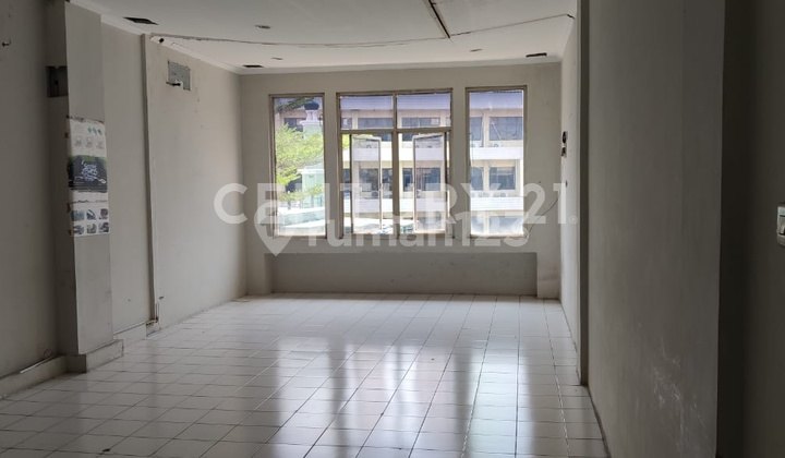 4-Story Shop House for Rent in Panglima Polim with Ample Parking, South Jakarta 4-Story Shop House for Rent in Panglima Polim with Ample Parking, South Jakarta