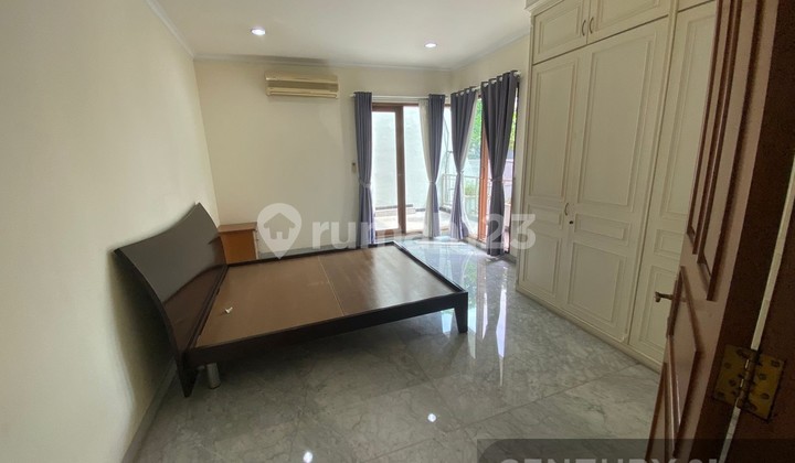 Disewa Rumah 2 Lantai Posisi Hook Hanya 500m Ke Pondok Indah Mall 2