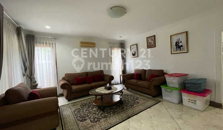 Lingkungan Nyaman Rumah Mewah Dengan Kolam Renang Di Ampera 2