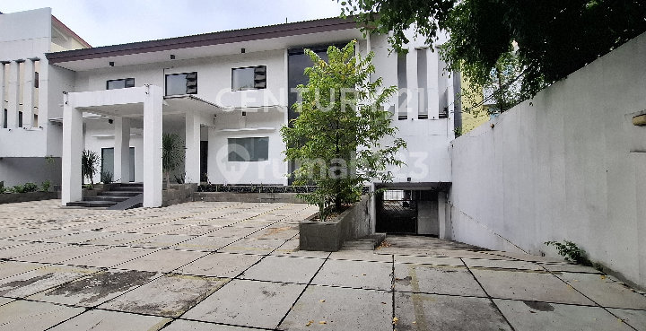 Premium 3½-Story Building in a Strategic Area Near SCBD, Kebayoran Baru, South Jakarta Premium 3½-Story Building in a Strategic Area Near SCBD, Kebayoran Baru, South Jakarta