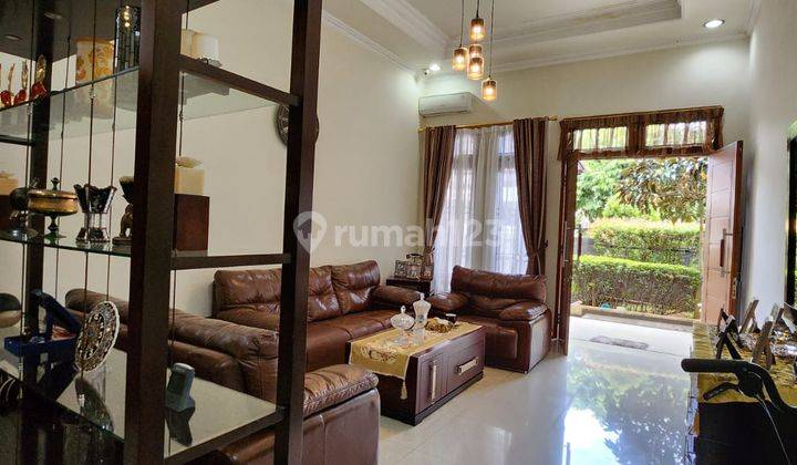 Rumah 2 Lantai Bagus Semi Furnished di Mega Kebon Jeruk, Jakarta Barat 1