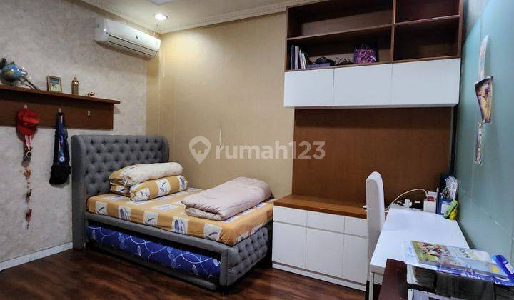 Rumah 2 Lantai Bagus Semi Furnished di Mega Kebon Jeruk, Jakarta Barat 2