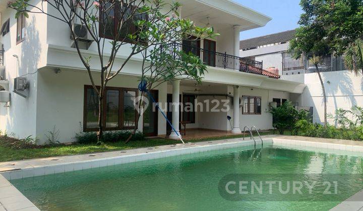 Rumah Asri Dengan Private Pool Di Kawasan Kemang 1