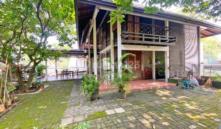 Rumah 3 Lantai Dengan Halaman Luas Di Cipete 1