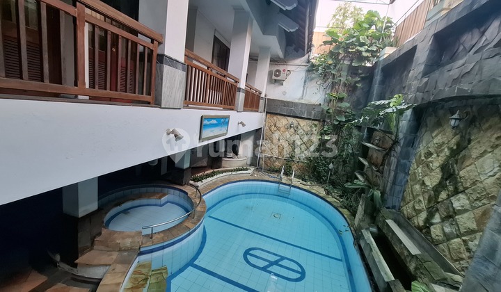 Dijual Rumah Asri 2 lantai  di Jl Cipaku  Kebayoran  Baru Jakarta 2