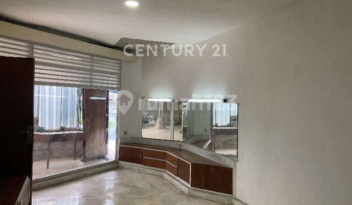Ruang Usaha Plus Tempat Tinggal di Kebayoran Baru Jakarta Selatan 2