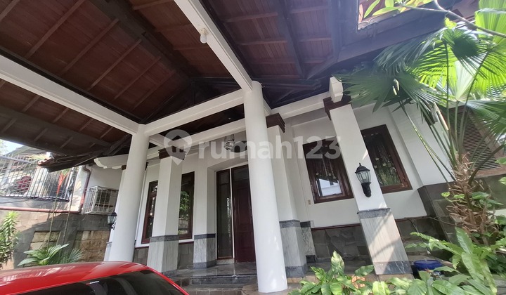 Dijual Rumah Asri 2 lantai di Jl Cipaku Kebayoran Baru Jakarta Dijual Rumah Asri 2 lantai di Jl Cipaku Kebayoran Baru Jakarta