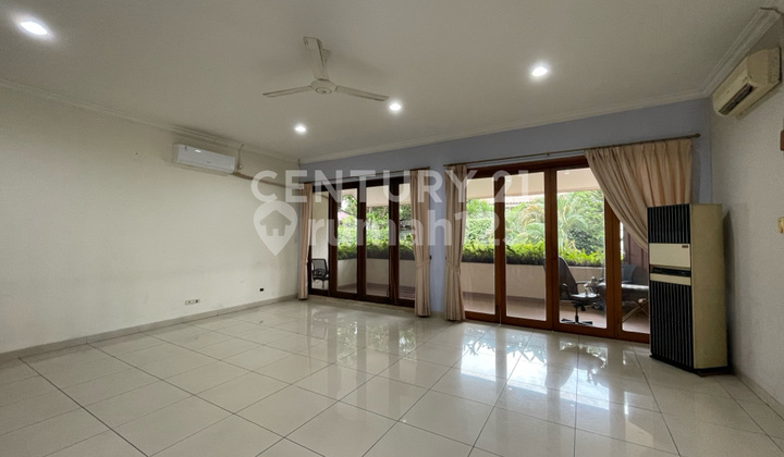 Area Tenang Rumah Homey Dijual Dengan Kolam Renang Di Kemang 2