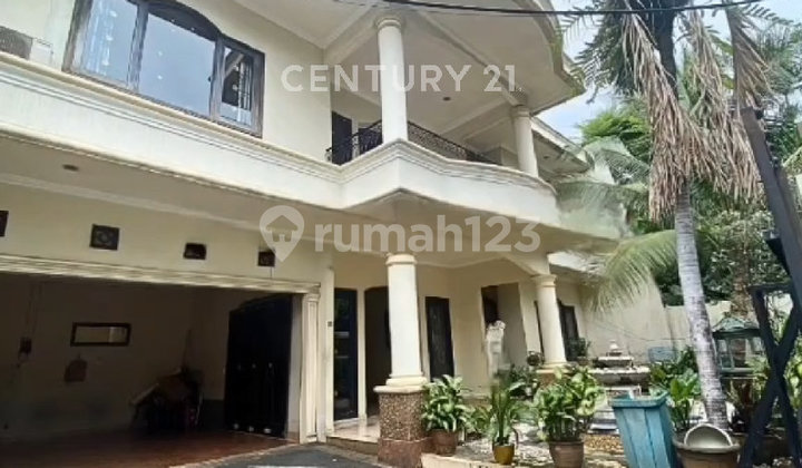 Rumah Mewah dengan Kolam Renang Disewakan di Area Bangka Kemang