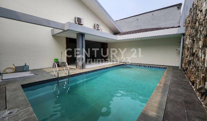 Rumah Dengan Open Layout, Halaman Luas, Parkir Lega 2