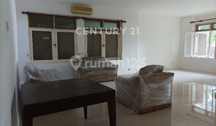 Harga Menarik , Rumah Lama dan Terawat di Menteng.jarang Ada