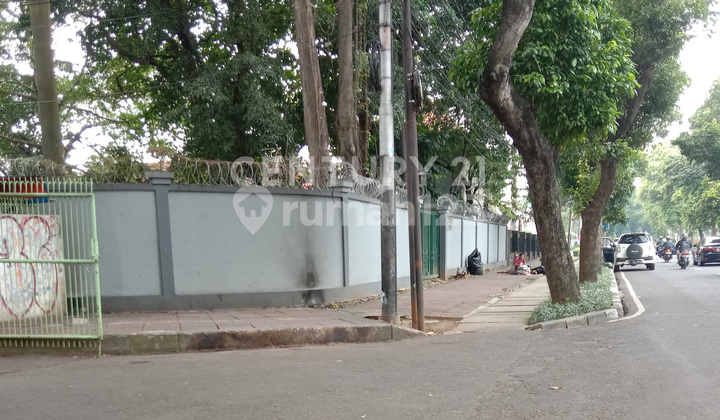 Tanah Luas Posisi Hoek Di Kawasan Elite Menteng, Jakarta Selatan
