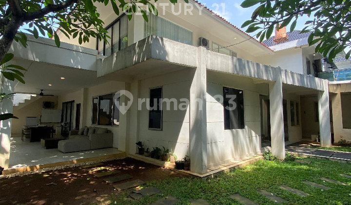 For Sale Hook House Located in a Comfortable Housing Estate in Kebayoran Baru 2