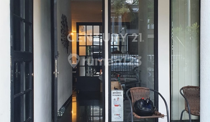 Rumah Mungil Desain Minimalis Dekat Citos