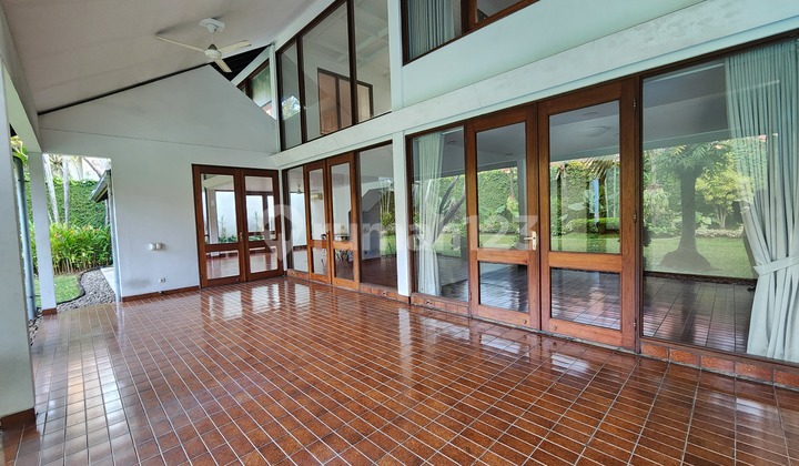 Hunian Asri Gaya Tropis Cocok Untuk Expatriate Di Kemang, Jaksel