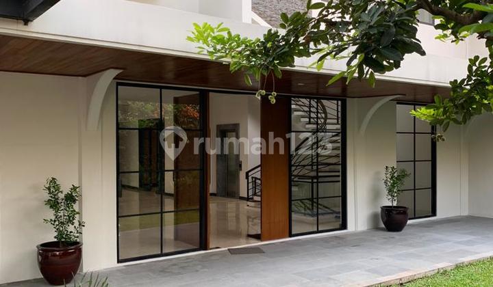 For Sale Cozy House in a Very Strategic Location in South Jakarta
