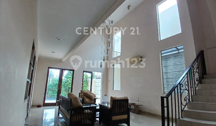 Rumah Siap Huni Mewah dengan Kolam Renang Dijual di Area Kemang 2
