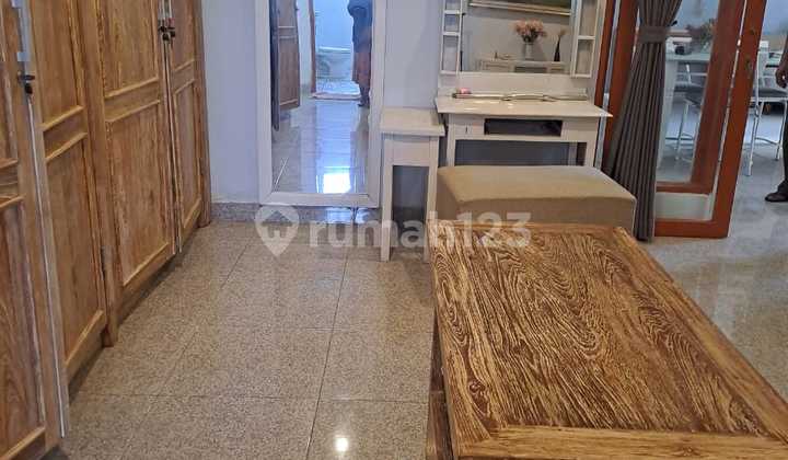 House with an area of 300 m2 located in Sanur Kauh Area. 2