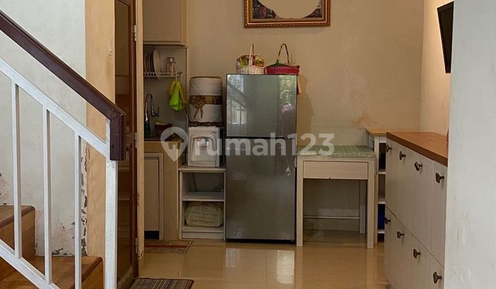 Rumah 2 Lantai Lokasi Strategis Di Jln Karang Sari 2