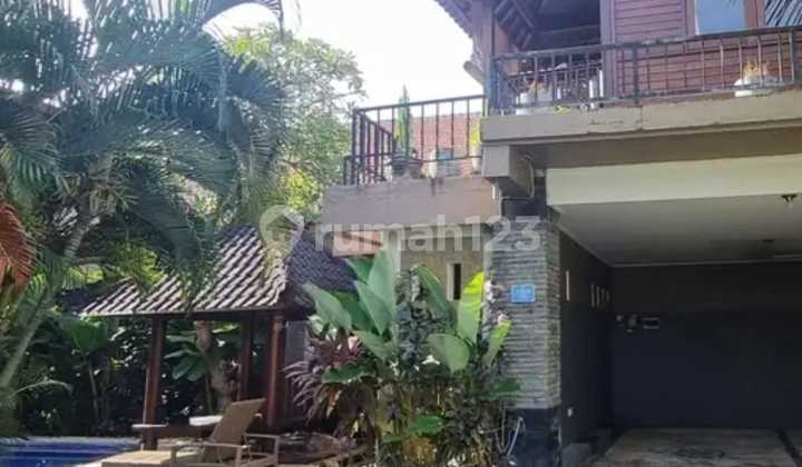 Villa Kawasan Jalan Batur Sari Sanur Strategis