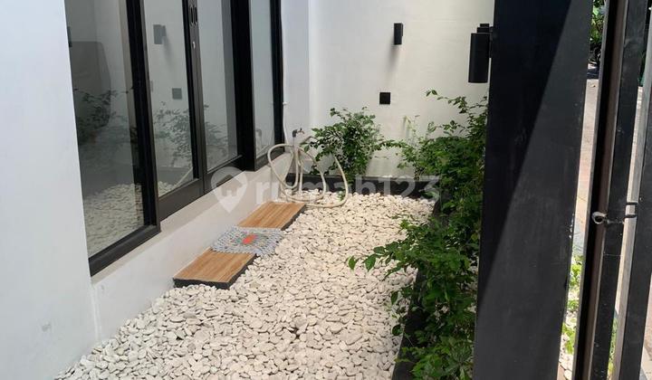 Rumah 2 Lantai Jalan Nyansa Indah V Taman Griya 2