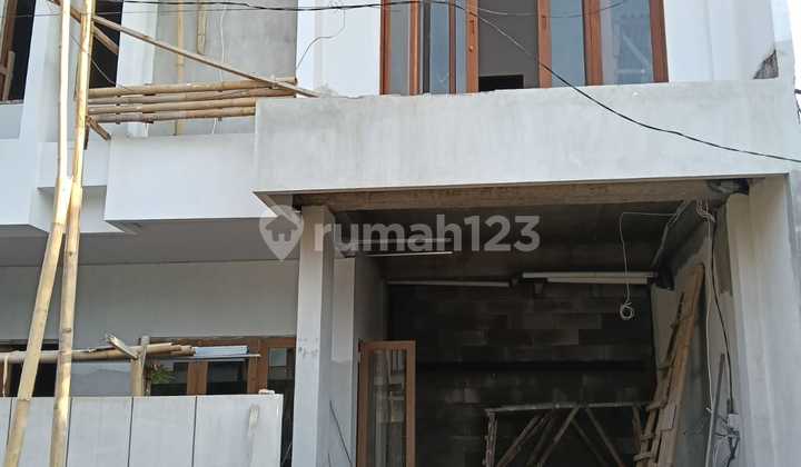 Rumah Baru Lantai 2 Di Kawasan Jl Tukad Bilok Sanur Strategis 