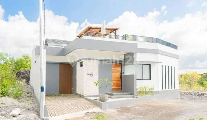 Sebuah Villa dengan Pemandangan Laut Indah yang Terletak di Lingkungan yang Damai