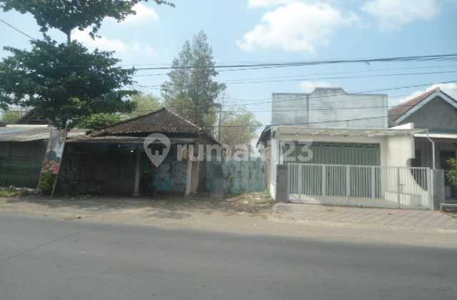 0306.58 Auction of Shophouses on Kediri-Nganjuk Main Road in Tarokan, Kediri. 0306.58 Auction of Shophouses on Kediri-Nganjuk Main Road in Tarokan, Kediri.