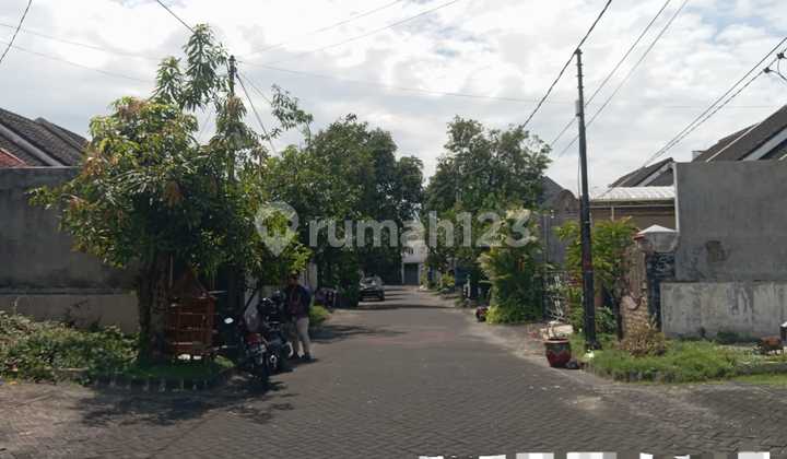 1216.186s(c) Auction of House in Gresik at Menganti in Puri Safira Regency